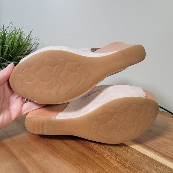 Korks Ease Suede and Leather Wrapped Wedge Sandals Size 9 - Picture 10 of 16